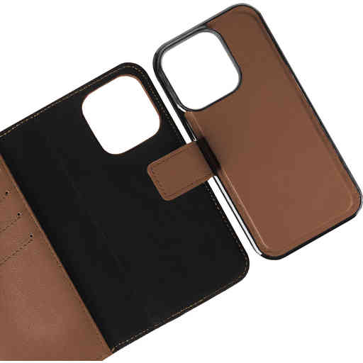 Caseuals 2-in-1 Bookcase MagSafe Apple iPhone 15 Pro Brown